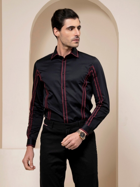 

ABKASA Men Black Sharp Slim Fit Tartan Checked Casual Shirt