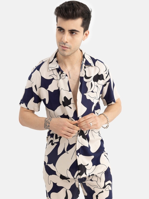 

Snitch Men Blue Printed Co-Ords