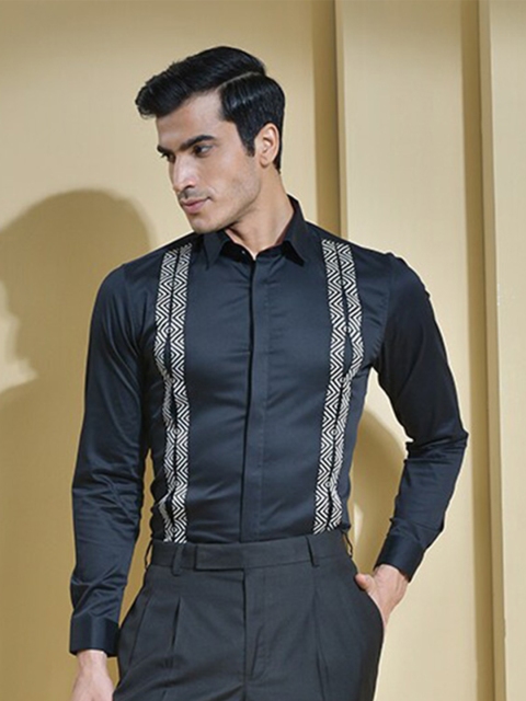 

ABKASA Men Black Sharp Slim Fit Printed Cotton Casual Shirt