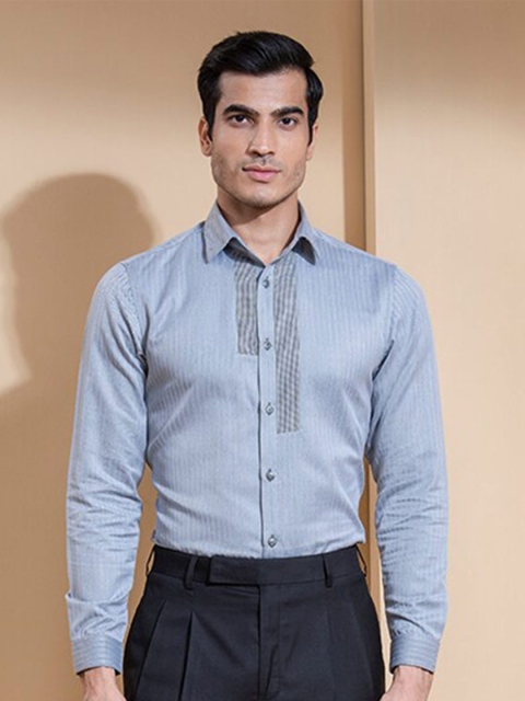 

ABKASA Men Grey Sharp Slim Fit Striped Cotton Casual Shirt