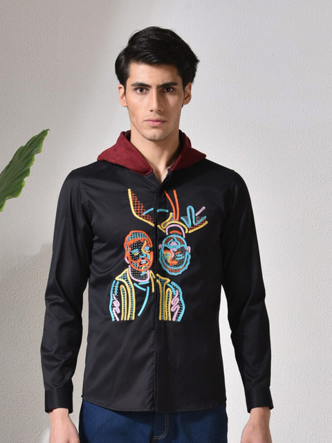 

ABKASA Men Black Sharp Printed Slim Fit Casual Hooded Shirt