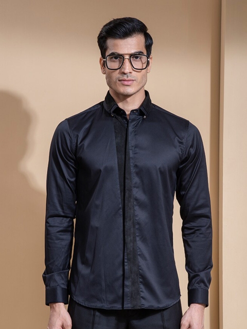 

ABKASA Men Black Solid Sharp Slim Fit Casual Shirt