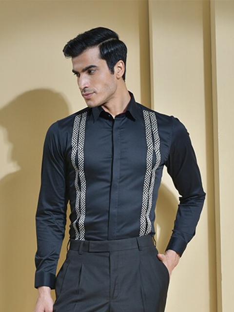 

ABKASA Men Black Printed Sharp Slim Fit Formal Shirt