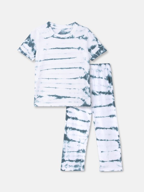 

Cuddles for Cubs Unisex Kids White & Green Printed Night suit