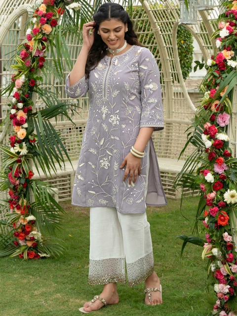 

Lakshita Women Red Keyhole Neck Flared Sleeves Georgette Kurta