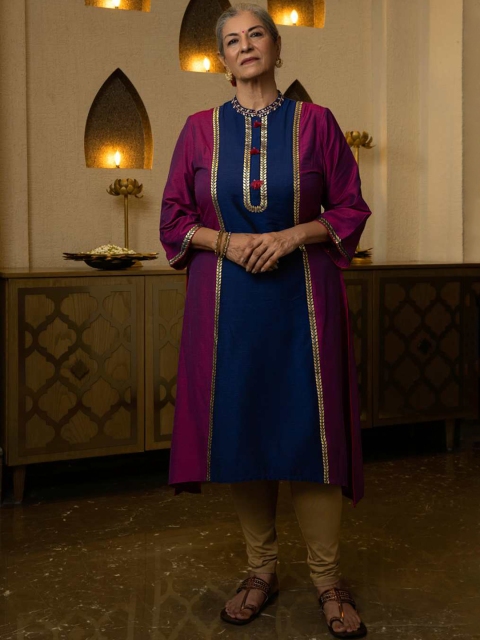 

Lakshita Women Burgundy Embroidered Flared Sleeves Kurta
