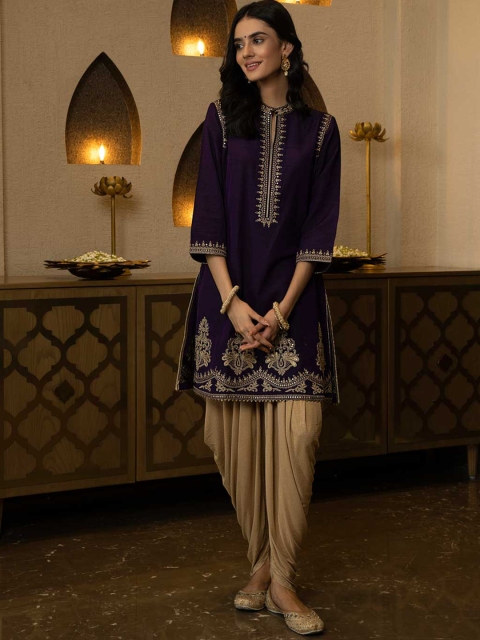 

Lakshita Women Red Ethnic Motifs Embroidered Keyhole Neck Flared Sleeves Kurta