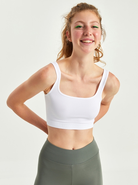 

LC Waikiki White Solid Crop Sports Top