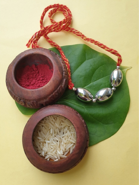 

FIROZA Men Silver-Toned & Maroon Beaded Handcrafted Rakhi