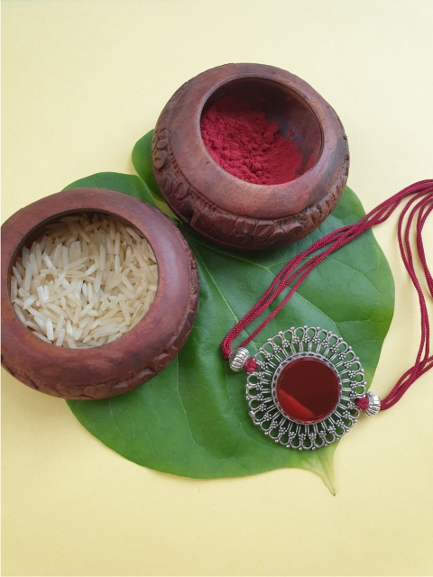 

FIROZA Men Silver-Toned & Maroon Stone-Studded Rakhi With Roli Chawal