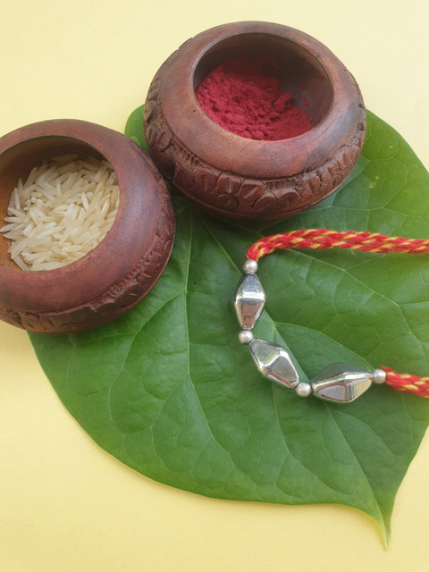 

FIROZA Men Silver-Toned & Red Solid Rakhi