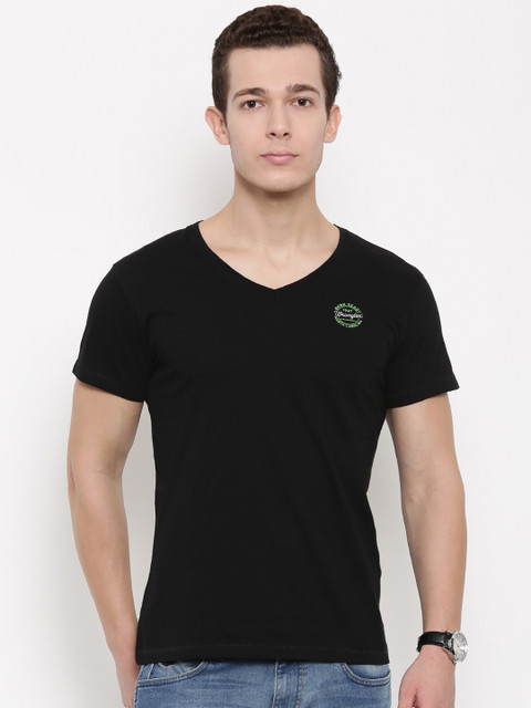 

Wrangler Men Black Solid Pure Cotton T-shirt