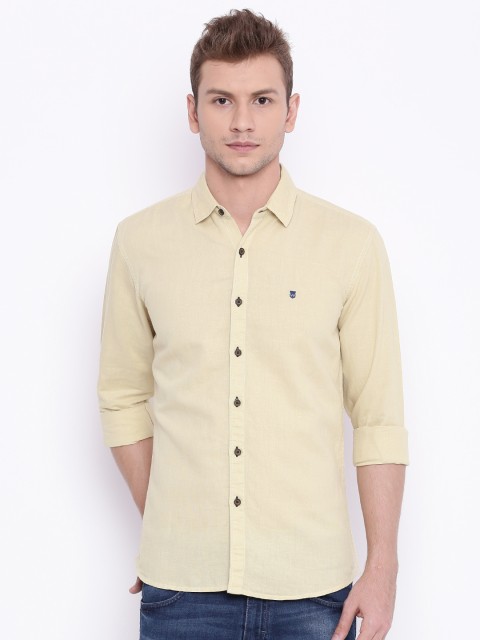 

Wrangler Men Beige Slim Fit Solid Casual Shirt