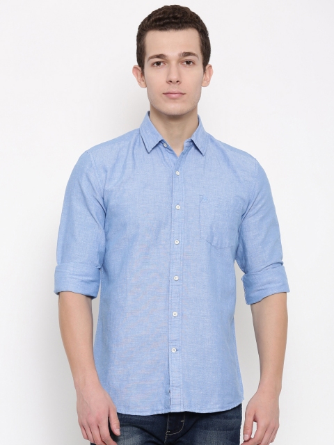

Wrangler Men Blue Regular Fit Solid Casual Shirt