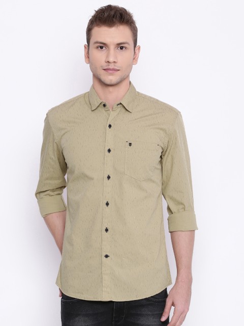 

Wrangler Men Beige Slim Fit Printed Casual Shirt