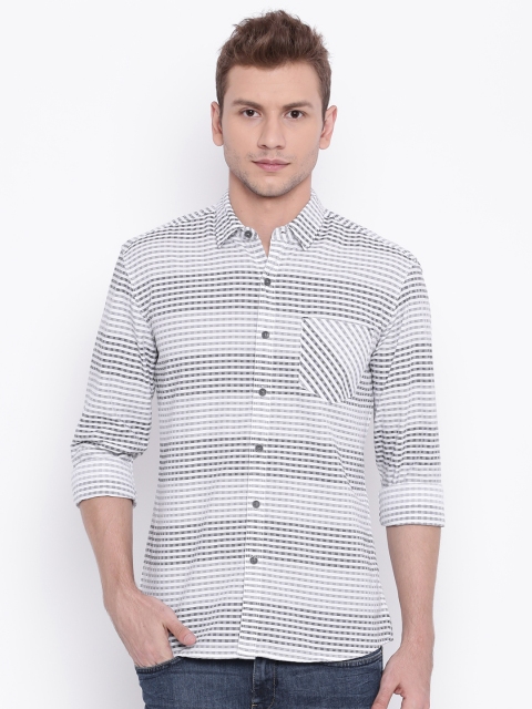 

Wrangler Men White & Grey Slim Fit Striped Casual Shirt