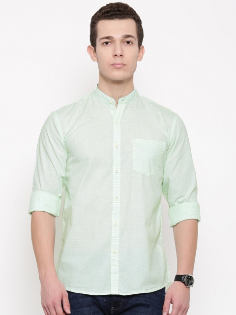 

Wrangler Men Green Regular Fit Striped Casual Shirt