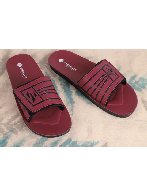 

FABBMATE Men Maroon & Black Printed Sliders