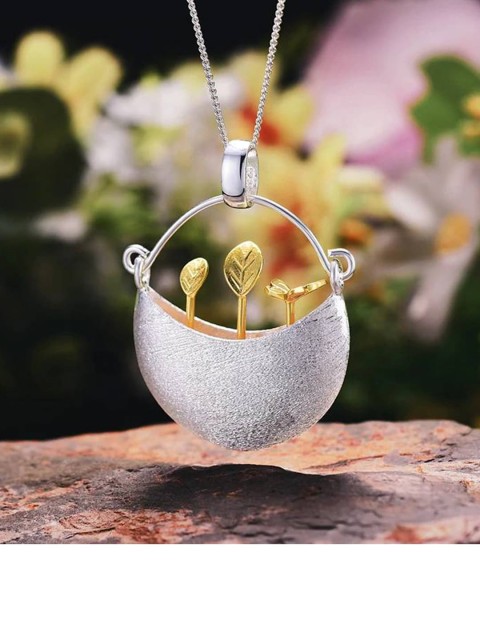 

THE JEWEL FACTOR Gold-Plated Silver Pendant With Chain