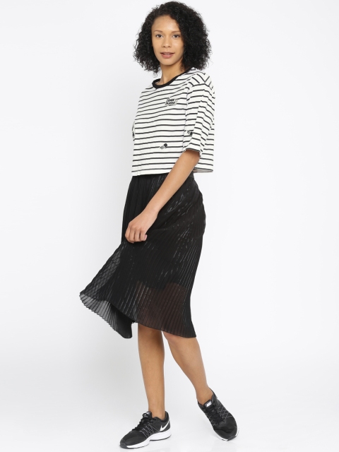 

ONLY Women White & Black Striped Round Neck T-shirt