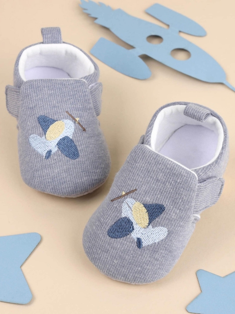 

KICKS & CRAWL Infants Boys Blue & Grey Applique Fly Away Booties
