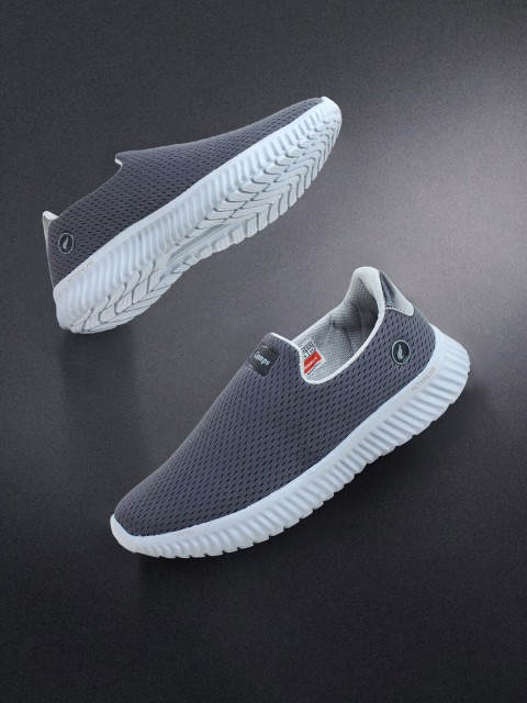 

Champs Men Grey Textured Slip-On Sneakers