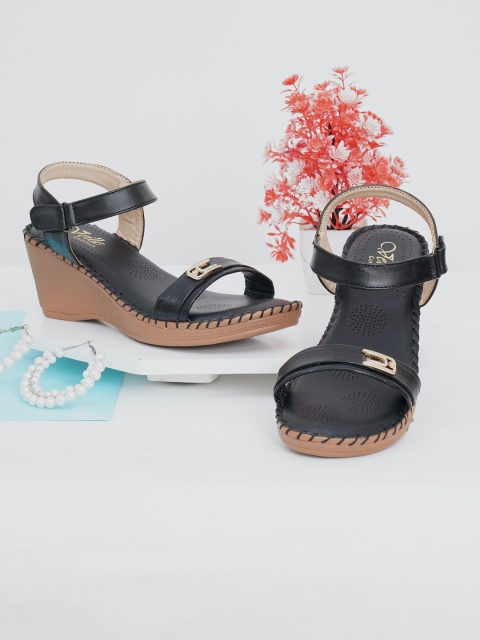

VEILLE Black PU Wedge Pumps with Laser Cuts