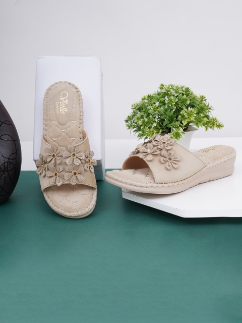 

VEILLE Cream-Coloured PU Wedge Mules