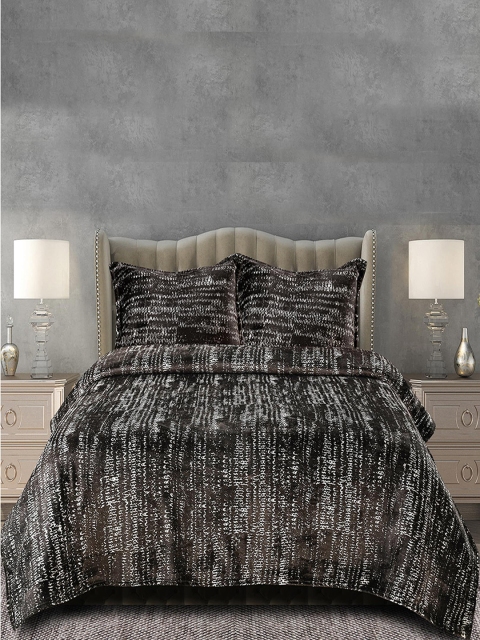 

Hammer Home Unisex Black Blankets Quilts and Dohars