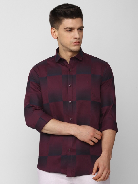 

V Dot Men Maroon Slim Fit Checked Casual Shirt