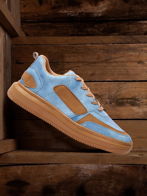 

Vardhra Men Blue Colourblocked Sneakers