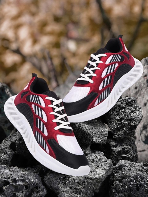 

Vardhra Men Red Printed Sneakers