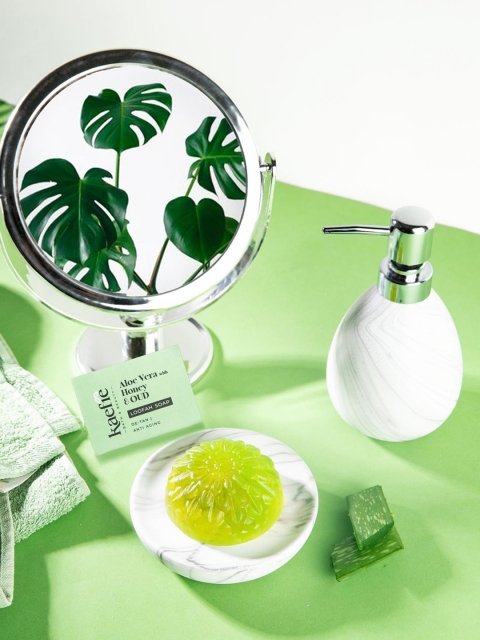 

KAEFIE BEAUTY Green Aloe Vera with Honey and Oud Soap