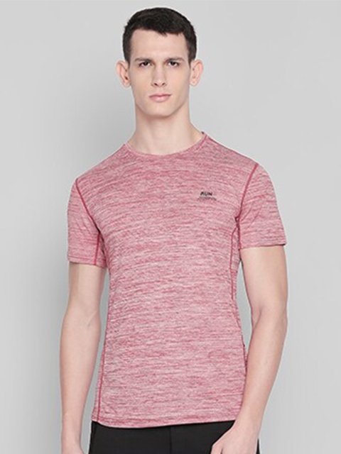 

Status Quo Men Red Slim Fit T-shirt