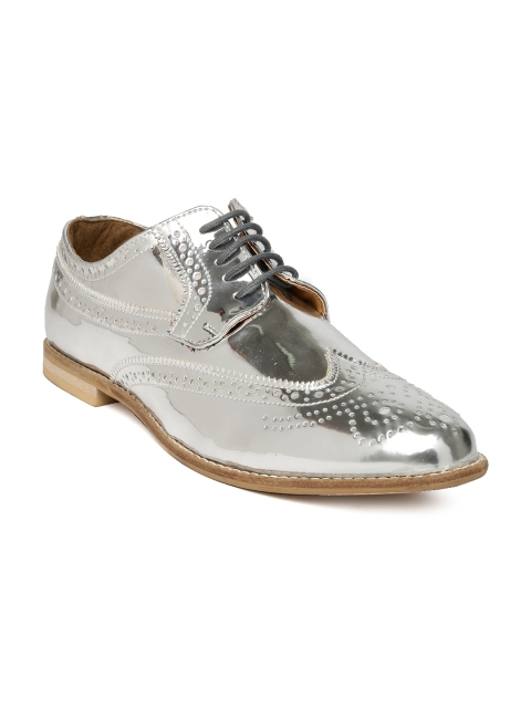 

Knotty Derby Women Silver-Toned Brogues
