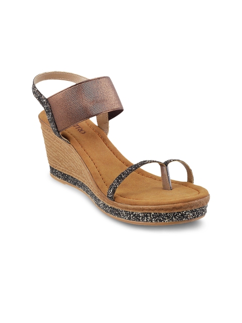 

Metro Women Brown Solid Sandals