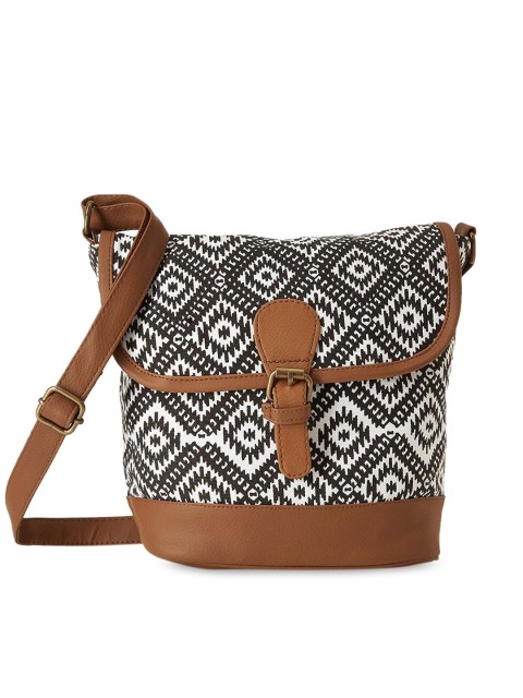 

Kanvas Katha Multicoloured Geometric Structured Sling Bag, Multi
