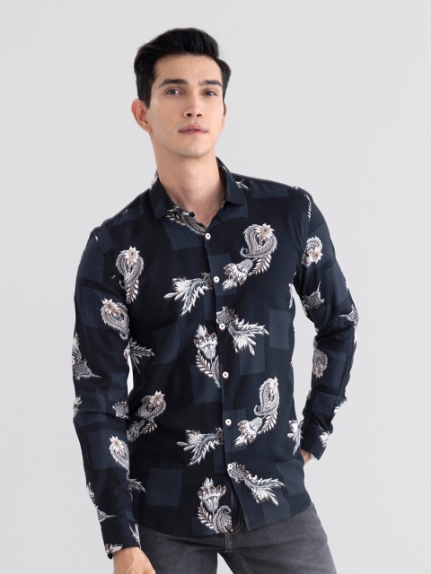 

Snitch Men Black Slim Fit Floral Printed Casual Shirt