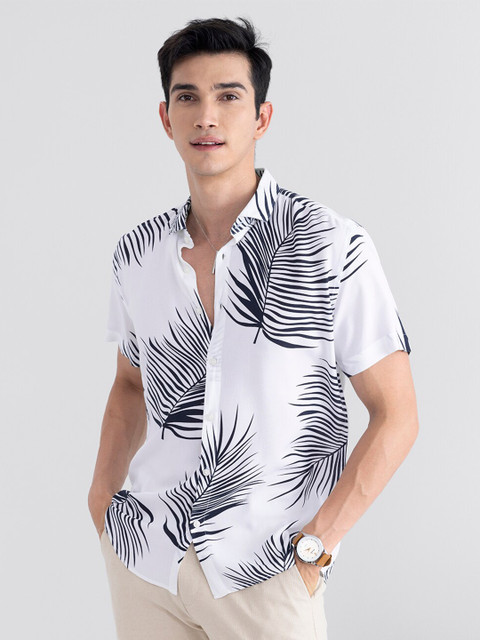 

Snitch Men White Slim Fit Striped Casual Shirt