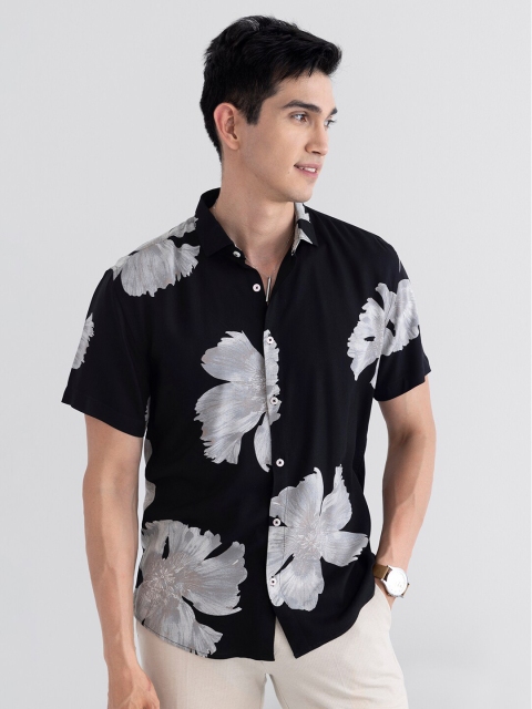 

Snitch Men Black Slim Fit Floral Printed Casual Shirt