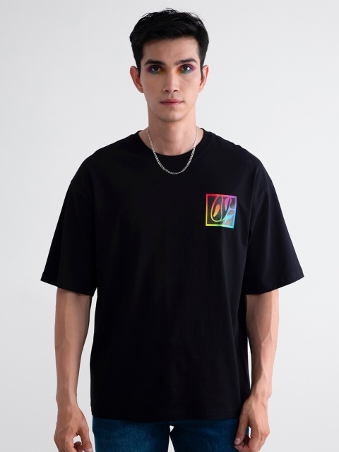 

Snitch Men Black & xiketic V-Neck Applique Boxy T-shirt