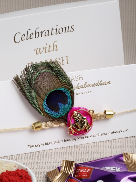 

PANASH Men Gold-Toned Krishna Rakhi With Chocolates, Rli & Chawal