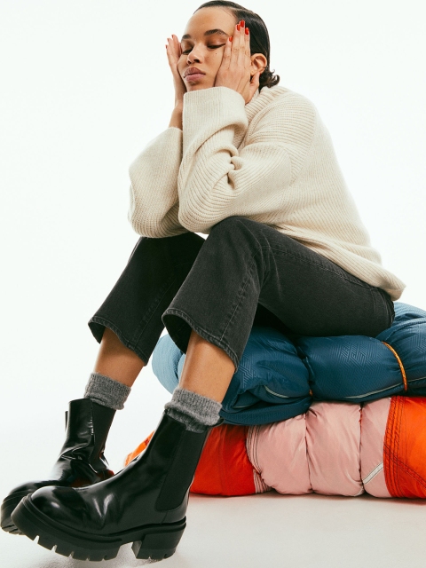 

H&M Women Black Leather Chelsea boots