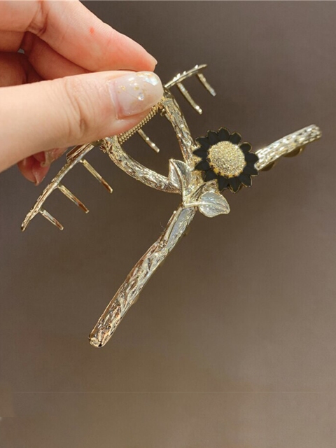 

VAGHBHATT Women Gold-Toned & Black Set of 2 Claw Clips