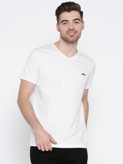 

Cloak & Decker by Monte Carlo Men White Solid V-Neck T-shirt