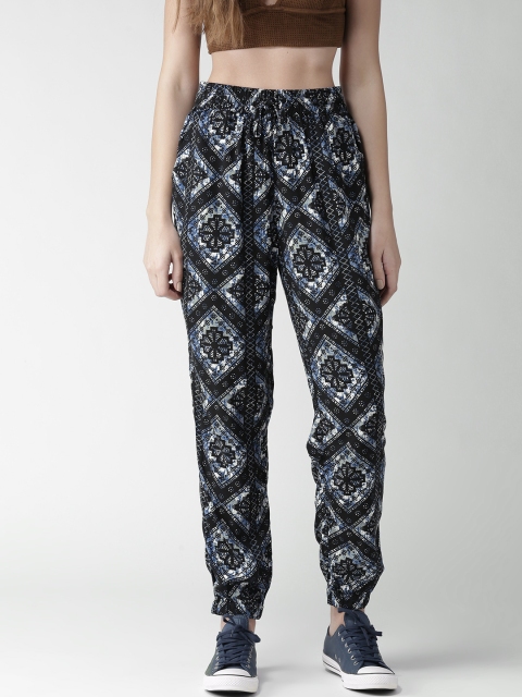 

Aeropostale Women Black & Blue Printed Peg Trousers
