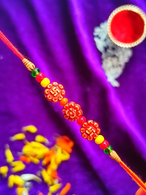 

CRAYTON Red Coloured Thread Swastik Rakhi, Multi