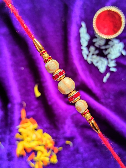 

CRAYTON Men Red Round Wooded Beaded Rakhi