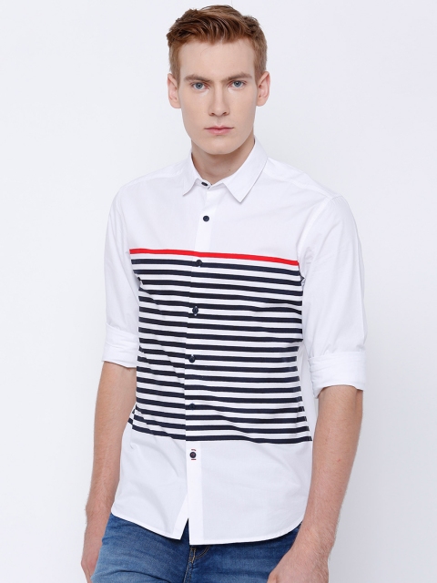 

LOCOMOTIVE Men White Slim Fit Striped Casual Shirt