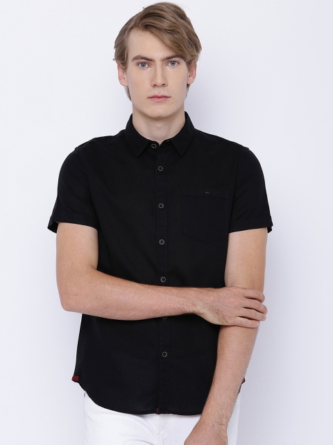 

LOCOMOTIVE Men Black Slim Fit Solid Casual Shirt
